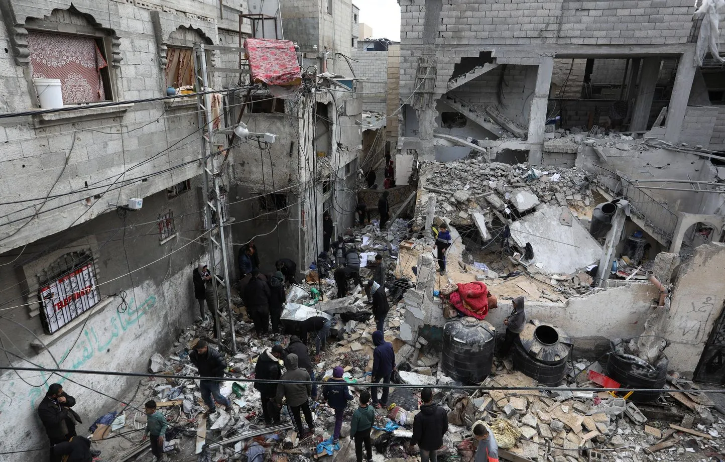 Plusieurs gisements de gaz de grande ampleur se trouvent au large de la bande de Gaza. Des réserves qui pourraient s’avérer utile pour la reconstruction d’après-guerre et qui excitent aussi les intérêts des puissances régionales. Gaz, pétrole et pipe-lines méritent-ils de raser Gaza ?