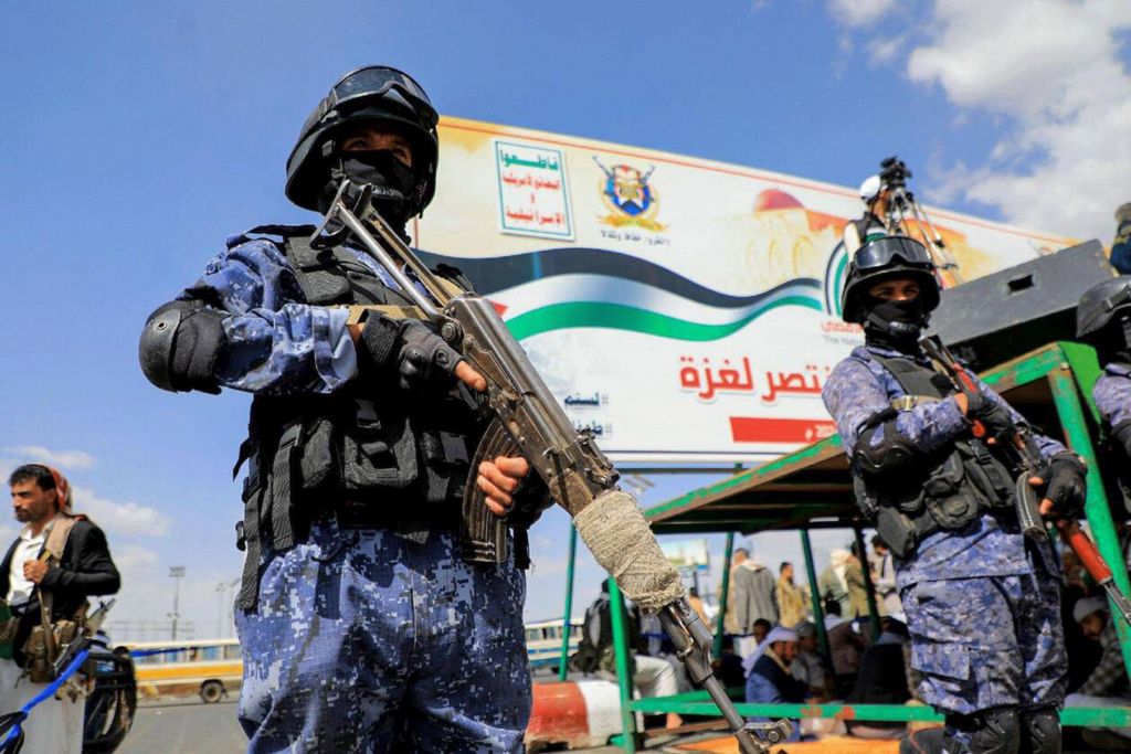 Selon ces sources au sein des mouvements islamistes palestiniens du Hamas et du Djihad islamique, des dirigeants de ces deux organisations, ainsi que du Front populaire de libération de la Palestine (FPLP, marxiste), ont tenu « la semaine dernière » une « réunion importante » avec des cadres des Houthis. Au cours de cette réunion, dont le lieu et les participants précis n’ont pas été révélés, les dirigeants de ces factions ont discuté des « mécanismes de coordination de leurs actions de résistance en qui concerne la prochaine étape » de la guerre en cours entre Israël et le Hamas, selon ces sources. Les factions palestiniennes et les Houthis ont aussi discuté d’une possible opération israélienne à Rafah, dernier grand bastion du Hamas dans le sud de la bande de Gaza où s’entassent, selon l’ONU, 1,5 million de personnes la majorité déplacée par les combats, ajoutent ces sources. Lors de cette rencontre avec les factions palestiniennes, les Houthistes ont « confirmé qu’ils poursuivraient leurs opérations en mer Rouge » afin de « soutenir la résistance palestinienne ».