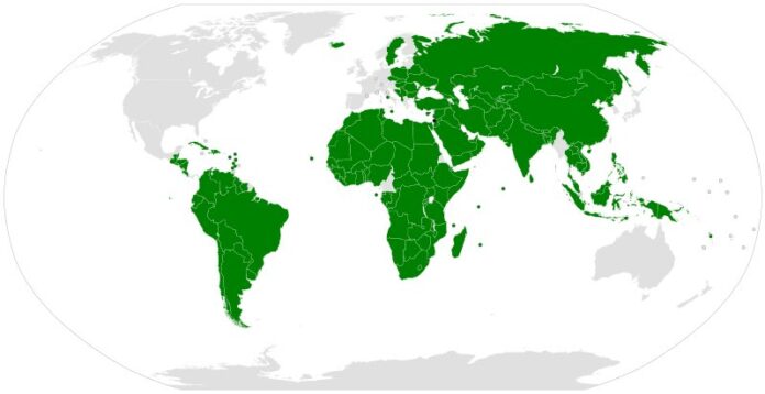 Pays qui reconnaissent la Palestine Quelque chose est bizarre ici L’Occident oublie qu’ils représentent moins de 10 % de la planète, tant en termes de superficie que de population. Le monde occidental dans son ensemble compte environ 800 millions d’habitants. L’Afrique à elle seule compte le double de sa population. Le monde peut se passer de l’Occident, mais l’Occident ne peut pas se passer de lui-même.