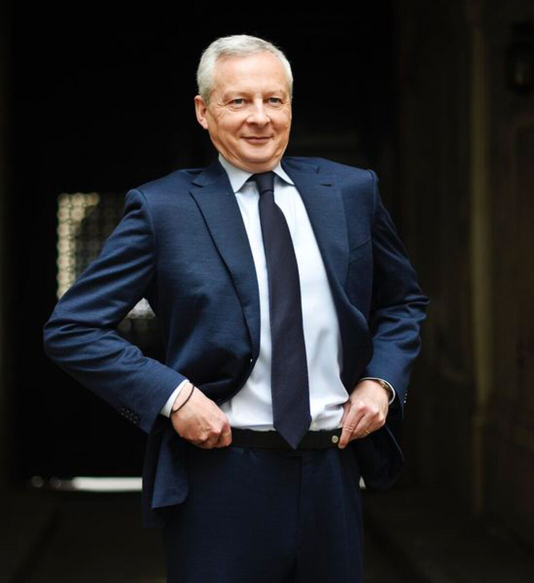 Bruno Le Maire réclame 10 milliards d'économies à cause d'un budget pour 2024 (voté par 49-3) dont les prévisions de croissance étaient totalement à côté de la plaque. Pour combler le trou et aider Volodymyr Zelensky, le romancier de Bercy lorgne déjà sur les économies des Français avec le lancement d'un mystérieux produit d'épargne européen... L'économiste Olivier Delamarche, l'invité de "Politique & Eco", voit rouge pour l'année 2024 et nous révèle les contours d'un scénario sidérant qui pourrait donner un coup d'accélérateur aux projets de nos dirigeants...