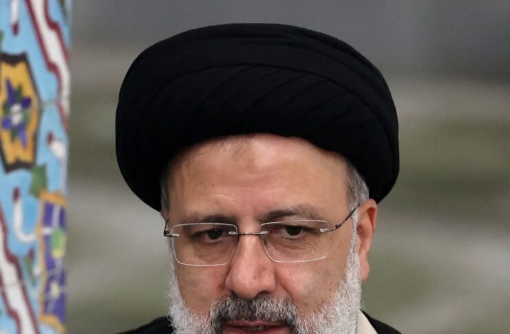 Le crash de l'hélicoptère transportant le président iranien et le ministre des affaires étrangères a suscité de nombreuses questions. Les circonstances exactes de l'accident restent floues, mais plusieurs facteurs ont contribué aux défis rencontrés lors de la localisation de l'épave. En dépit des multiples lignes de communication à bord, il a fallu des heures pour identifier précisément le lieu du crash.