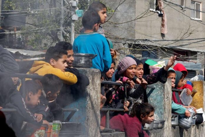 la forte surpopulation et les traitements inhumains dans les prisons israéliennes,