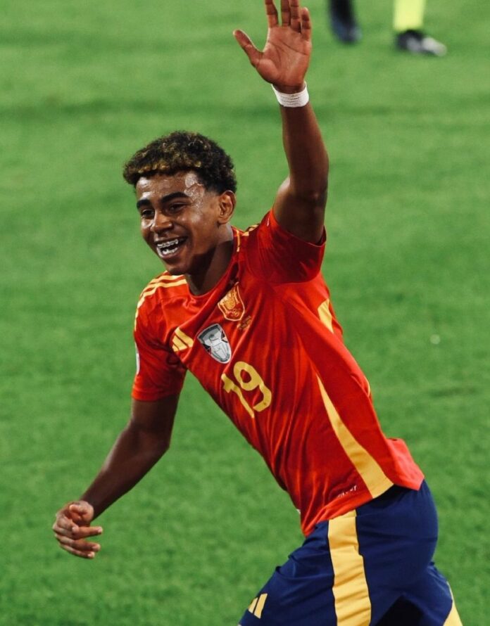 L'Espagne le méritait. Ils jouent avec un talent offensif, qui a fait défaut lors de ces Euros. Et ce jeune de 16 ans est la nouvelle superstar du football. Saluez-vous, Lamine Yamal.