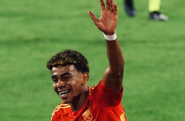 L'Espagne le méritait. Ils jouent avec un talent offensif, qui a fait défaut lors de ces Euros. Et ce jeune de 16 ans est la nouvelle superstar du football. Saluez-vous, Lamine Yamal.