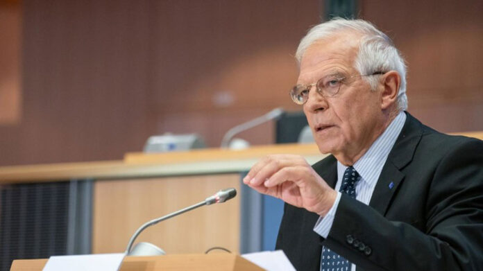 Le chef de la diplomatie de l'Union européenne Josep Borrell a plaidé ce 21 août sur X (ex-Twitter) pour une «levée des restrictions sur l’utilisation des capacités contre l’armée russe». En clair: des missiles de longue portée occidentaux. Selon lui, celle-ci aurait pour effet de «renforcer l’auto-défense ukrainienne en mettant fin au sanctuaire russe pour ses attaques et bombardements sur les villes et l’infrastructure ukrainiennes». L’utilisation de ces armes de longue portée permettrait aussi à ses yeux de «sauver des vies» et de «réduire la destruction de l’Ukraine», mais surtout d’«aider à faire avancer les efforts de paix».