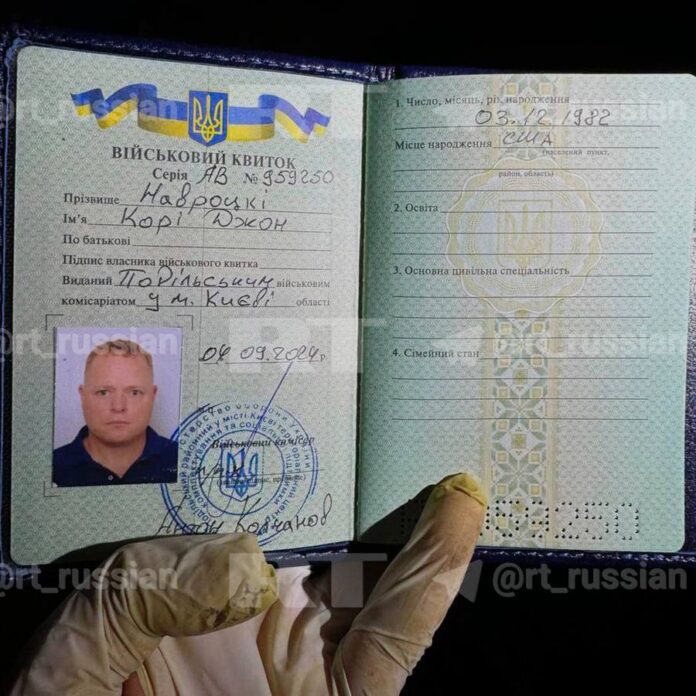 Nawrocki serait arrivé en Ukraine il y a seulement deux mois et, le 4 septembre, il aurait reçu une carte d'identité militaire à Kiev.