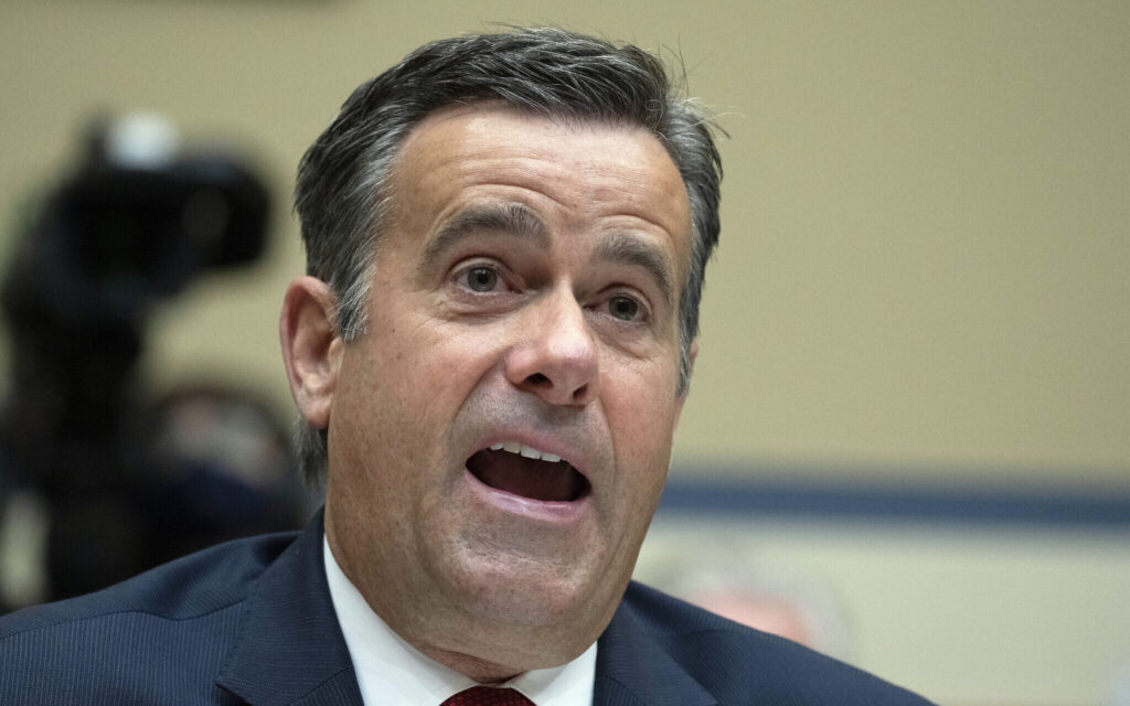 Le président élu des États-Unis, Donald Trump, annonce qu'il nomme l'ancien directeur du renseignement national, John Ratcliffe, à la tête de la Central Intelligence Agency.
Ancien membre du Congrès républicain du Texas, Ratcliffe a été directeur du renseignement national pendant la dernière année et demie du premier mandat de Trump’s, dirigeant les agences d'espionnage du gouvernement américain pendant la pandémie de coronavirus.
“J'ai hâte que John soit la première personne à servir dans nos deux postes de renseignement les plus élevés de Nation’s, a déclaré” Trump dans un communiqué. “Il sera un combattant intrépide pour les Droits Constitutionnels de tous les Américains, tout en assurant les Niveaux les plus élevés de la Sécurité Nationale, et la PAIX PAR LA FORCE
