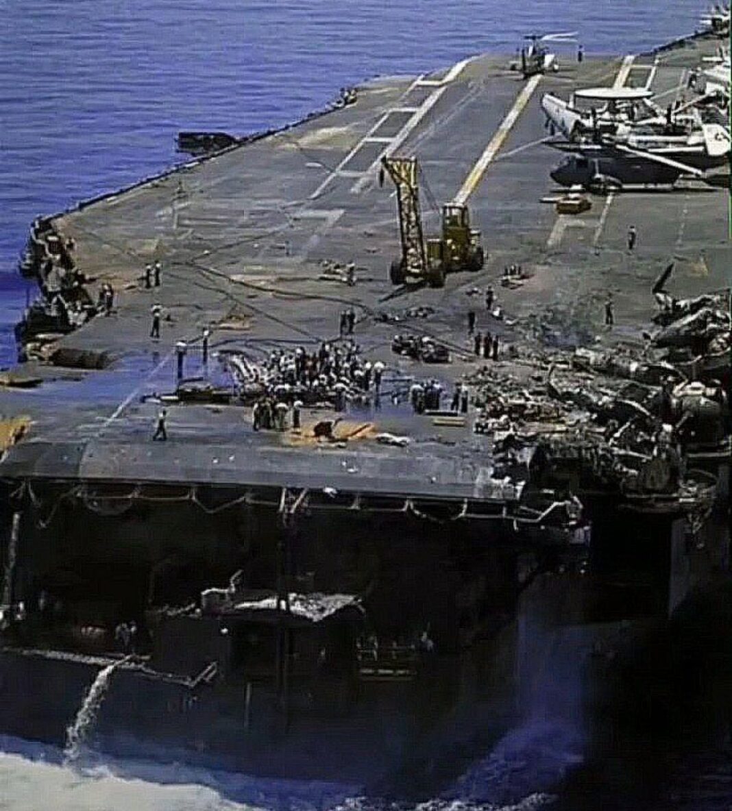 Les Américains ont retiré leurs porte-avions vulnérables, craignant la destruction de ces actifs coûteux et apparemment exposés par le Yémen. Les Américains ont retiré leurs porte-avions vulnérables, craignant la destruction de ces actifs coûteux et apparemment exposés par le Yémen.