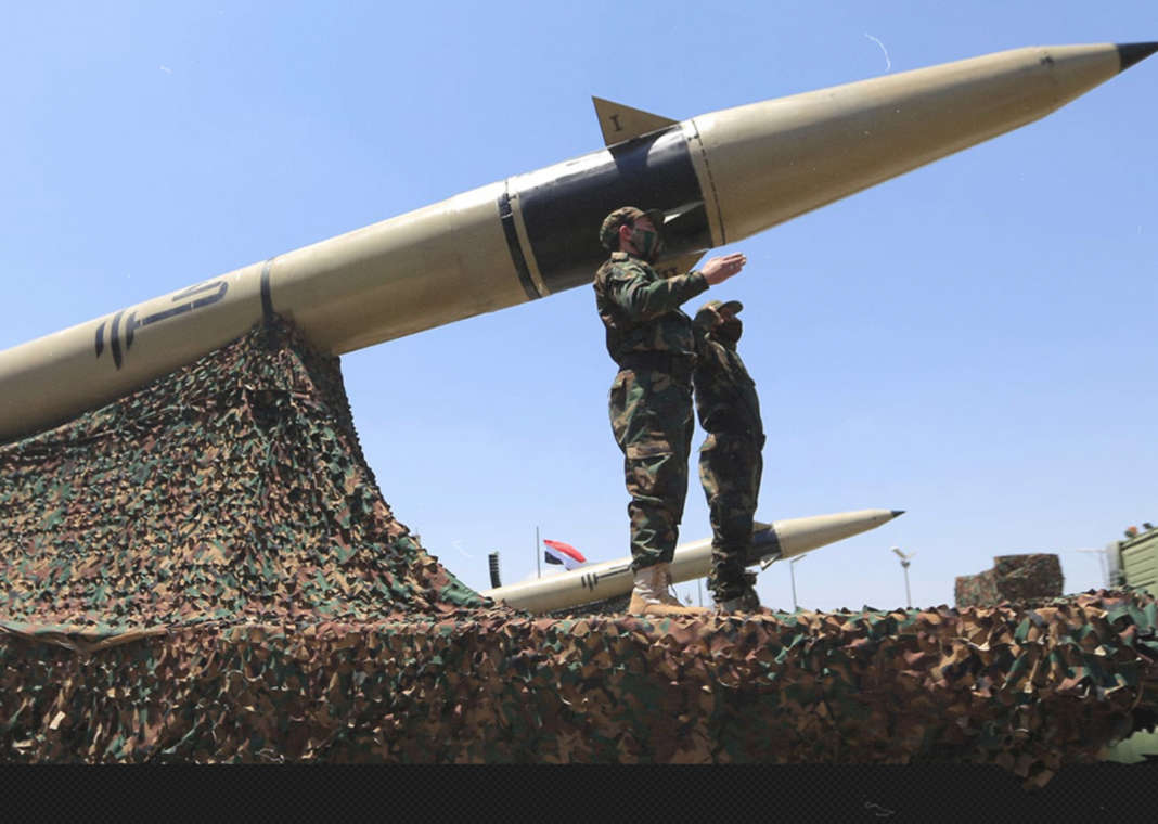 Les forces yéménites ont récemment réalisé une opération militaire remarquable en frappant un site militaire israélien avec un missile hypersonique. Les forces yéménites ont récemment réalisé une opération militaire remarquable en frappant un site militaire israélien avec un missile hypersonique.