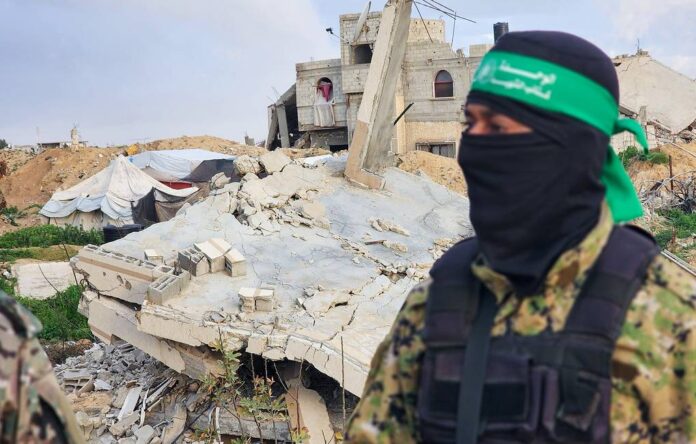 TUNIS, 2 mars. /TASSE/. Le Hamas n'acceptera pas de prolonger la première phase de l'accord de cessez-le-feu de Gaza avec Israël, a déclaré Mahmoud Mardawi, haut responsable du mouvement. "Nous n'accepterons pas de prolonger la première étape et d'insister sur la mise en œuvre progressive de l'accord tel qu'il a été signé", a-t-il déclaré Al Jazeera chaîne de télévision. Il a souligné que les termes de l'accord avec Israël "ne peuvent pas être révisés" et a appelé les médiateurs à "obliger les autorités professionnelles à mettre en œuvre l'accord." Israël "ne recevra ses otages que par le biais d'un accord d'échange", a-t-il ajouté.