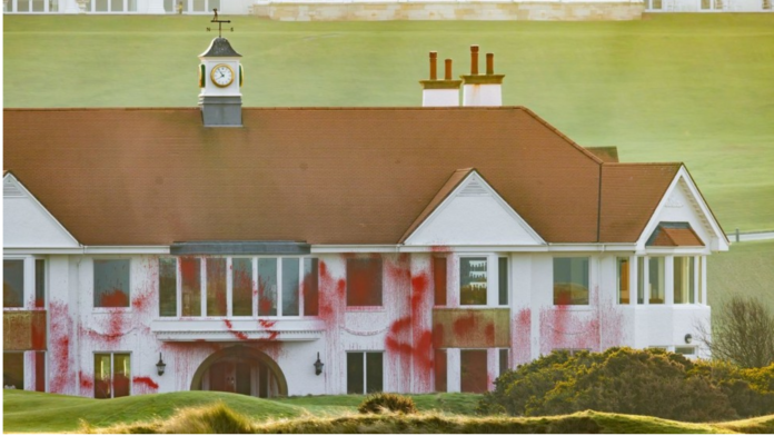 Des activistes pro-palestiniens ont vandalisé le complexe de golf de Turnberry en Écosse du président américain Donald Trump en réponse à sa proposition de relocaliser les Palestiniens de Gaza et de transformer la région en une destination touristique.