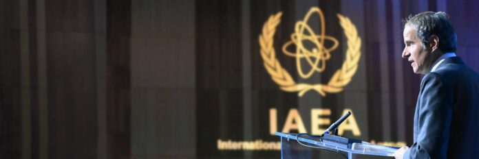 Le directeur général de l’Agence internationale de l’énergie atomique, Rafael Grossi, a suggéré que #l’Iran avait transféré une partie de son stock d’uranium enrichi avant la frappe américaine qui visait ses installations nucléaires, y compris l’installation Fordow, dans une annonce qui contredit les déclarations du président américain Donald Trump, qui avait précédemment confirmé que Téhéran « n’avait pas transféré son stock » et que son programme nucléaire était « complètement détruit ». Il a souligné que l’Iran a un programme nucléaire « large et ambitieux », et qu’une partie de celui-ci « pourrait encore être en place malgré les frappes ». Grossi a décrit l’Iran comme « un pays avancé dans la technologie nucléaire », soulignant que « ce progrès ne peut pas être effacé par des opérations militaires ou sans elles ». Le Directeur général de l’Agence internationale de l’énergie atomique a souligné qu'« une solution permanente au dossier nucléaire iranien ne sera pas atteinte par une action militaire », appelant à la nécessité de parvenir à un accord diplomatique pour résoudre la crise.