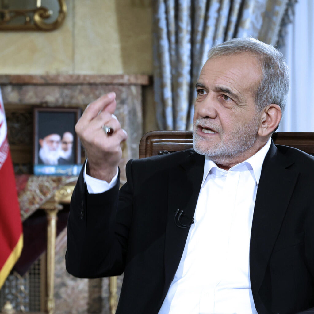 Le président iranien Masoud Bouchakian: L'agression américaine sur nos installations nucléaires prouve que Washington est le principal moteur de l'agression israélienne sur #iran Les États-Unis ont tenté de cacher son rôle dans l'agression israélienne contre l'Iran, mais après la réponse iranienne décisive et l'incapacité de l'entité israélienne, ils ont été contraints d'entrer sur le terrain Les fortes attaques des forces armées iraniennes ce matin sur l'entité israélienne sont en fait une réponse aux politiques agressives américaines L'entité israélienne n'a pas la capacité et le courage d'attaquer l'Iran par lui-même #Al -mayadeen
