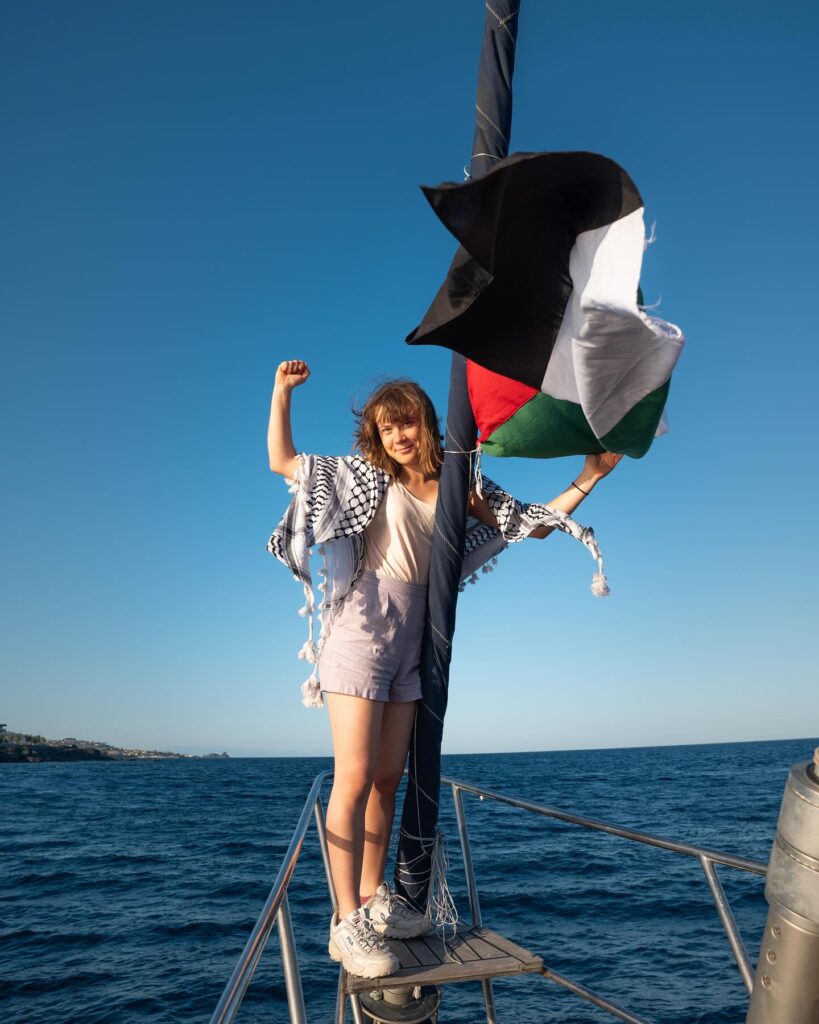 Urgent : La Flottille de la Liberté devrait atteindre Gaza dans les 20 heures à venir pour briser le blocus. Les heures à venir sont cruciales : nous devons nous concentrer sur eux et amplifier leurs voix. Si vous voyez ceci, répondez avec un point. Partagez-le.🥹