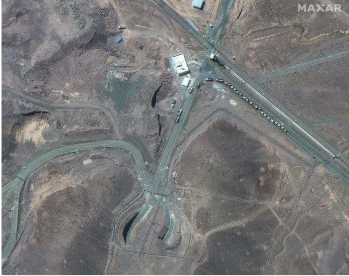 Araghchi : - L’Amérique a donné le feu vert aux Israéliens pour attaquer nos installations nucléaires. - L’Amérique a démontré son mépris du droit international. - L’Amérique et Israël ont franchi une ligne rouge majeure en attaquant nos installations nucléaires, et j’ignore quelle sera la voie à suivre pour les négociations. - Les installations ciblées à Ispahan ne contenaient pas de matières nucléaires ni d’uranium faiblement enrichi.