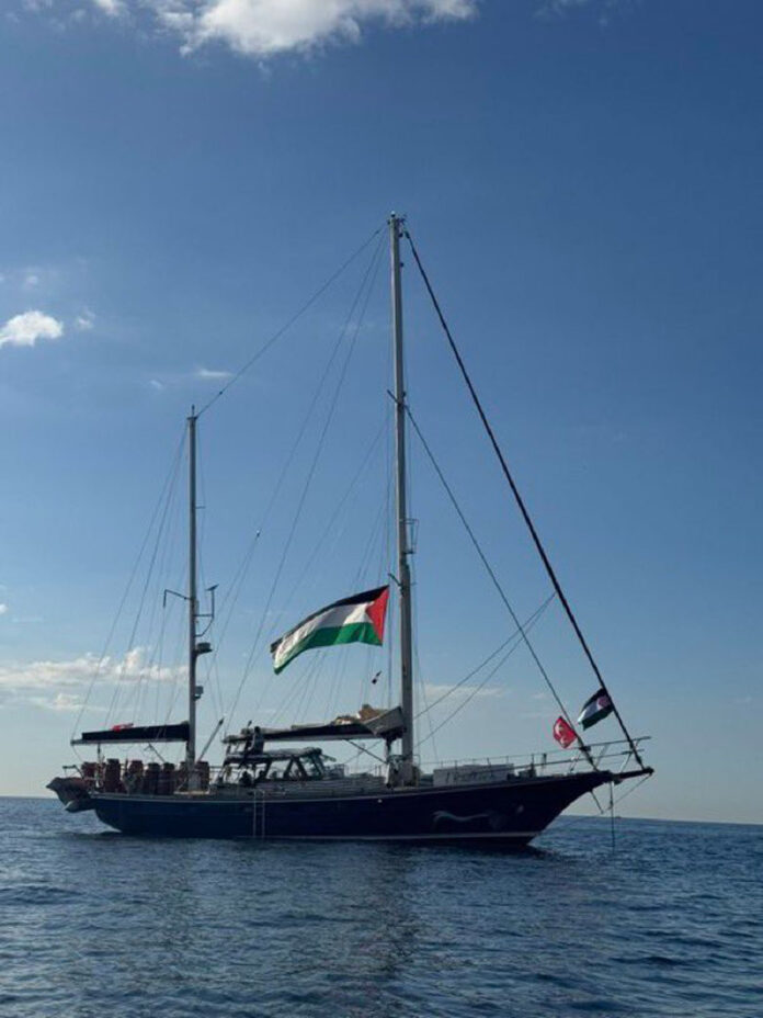 L'organisation Freedom Flotilla Coalition, qui a affrété le bateau humanitaire Madleen à destination de Gaza, avec à son bord notamment l’eurodéputée LFI Rima Hassan et l'activiste suédoise Greta Thunberg, a affirmé lundi que celui-ci avait été «arraisonné» par l'armée israélienne. «La liaison a été perdue avec le Madleen. L'armée israélienne a arraisonné le bateau» a d’abord indiqué cette organisation sur Telegram, affirmant que l'équipage avait été «kidnappé par les forces israéliennes».
