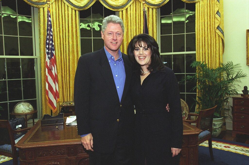 c’est probablement la plus grande clé de ce puzzle... la connexion Epstein, Lewinsky, Clinton, Wexner, est folle.