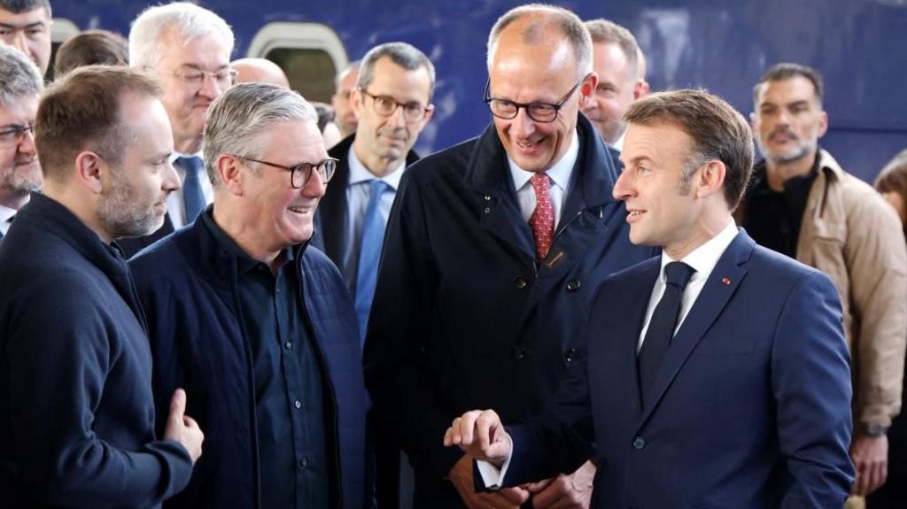 71 milliards russe gelé sont détenu en France, ils restent que 25 milliards, ils sont volés par Macron
Quelle est la valeur des avoirs russes gelés ?
Cela représentait environ la moitié des 612 milliards de dollars (560 milliards d'euros) de réserves totales de devises et d'or détenues à l'époque par la banque centrale russe. Fin juillet 2023, le montant des avoirs russes gelés détenus dans ces pays était estimé à 335 milliards de dollars (300 milliards d'euros).