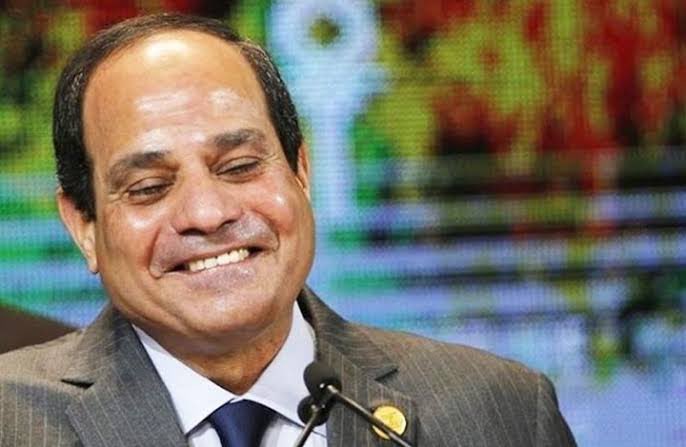 Nous appelons le peuple égyptien à diriger les masses vers le terminal de #Rafah pour faire pression sur lui afin qu’il ouvre, apporte de l’aide et brise le siège
Nous appelons nos pays arabes à arrêter les cascades aériennes que l’ennemi utilise pour attaquer le récit de la famine
Nous appelons les pays et peuples arabes à faire leur devoir envers la bande de Gaza en prenant des mesures pour mettre fin à l’agression et rompre le siège
L’annonce récente des États-Unis de la distribution de 100 millions de repas est une annonce trompeuse et mensongère
Ces derniers jours, l’occupation a permis à seulement des dizaines de camions d’entrer grâce à la pression populaire et internationale
Le peu d’aide qu’il a reçu était vulnérable au pillage par les voleurs sous la protection de l’occupation qui cible les équipes d’assurance