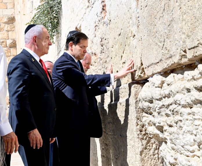 L’armée israélienne a annoncé le lancement, mardi avant l’aube, de son offensive terrestre majeure dans la ville de Gaza, juste après le départ d’Israël du secrétaire d’Etat américain, Marco Rubio, qui a exprimé le soutien « indéfectible » des Etats-Unis à l’Etat hébreu. L’armée israélienne a annoncé le lancement, mardi avant l’aube, de son offensive terrestre majeure dans la ville de Gaza, juste après le départ d’Israël du secrétaire d’Etat américain, Marco Rubio, qui a exprimé le soutien « indéfectible » des Etats-Unis à l’Etat hébreu.