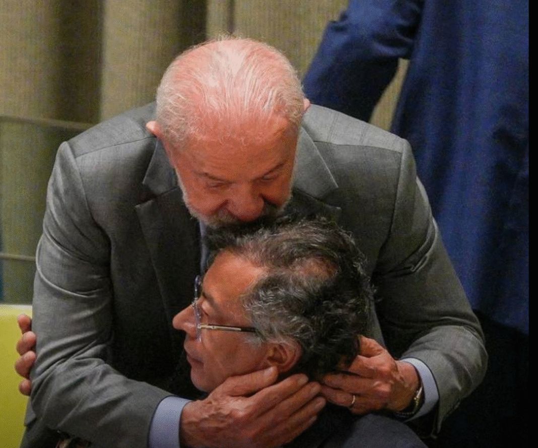 LULA le président Brésilien embrasse PETRO le président Colombier, pour son intervention a L'ONU.
