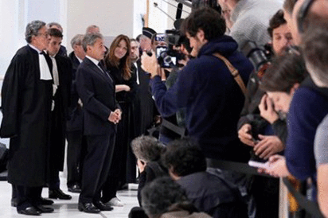 Procès Sarkozy-Kadhafi : Nicolas Sarkozy convoqué le 13 octobre pour connaître la date de son incarcération Reconnu coupable d’association de malfaiteurs dans l’affaire du financement libyen et condamné à cinq ans de prison avec mandat de dépôt à effet différé, l’ex-président n’échappera pas à la prison, même en faisant appel. « Cette injustice est un scandale », a-t-il réagi.