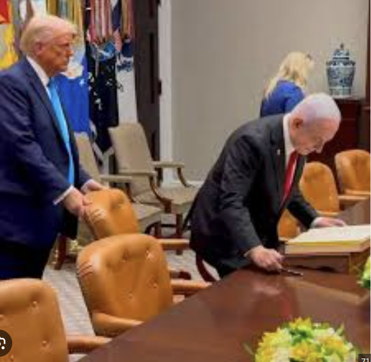 DERNIÈRE MINUTE : TRUMP AFFIRME AVOIR ÉTÉ RESPONSABLE DE L'ATTAQUE D'ISRAËL CONTRE L'IRAN « J'étais tout à fait responsable de cela. Cette attaque a été très, très puissante. Quand Israël a attaqué l'Iran pour la première fois, ce fut un grand jour pour Israël. » Cela signifie que Trump a menti aux Iraniens lorsqu'il a déclaré qu'Israël n'attaquerait pas et que les négociations prévues n'étaient qu'un leurre. On ne peut pas lui faire confiance lorsqu'on négocie avec lui.