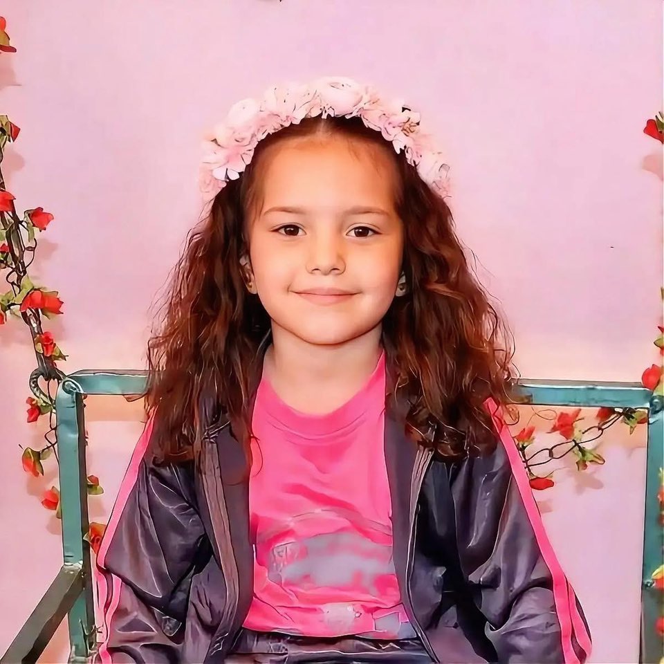 HIND RAJAB : LE FILM QU’ON DOIT VOIR ABSOLUMENT VOIR 🔴 Au téléphone, elle a lancé son dernier appel à l’aide mais l’armée israélienne l’a eu. 335 balles ont été tirées sur cet enfant. Elle s’appelait Hind Rajab, elle avait 6 ans et voici tous les cinémas où vous pouvez voir son histoire.