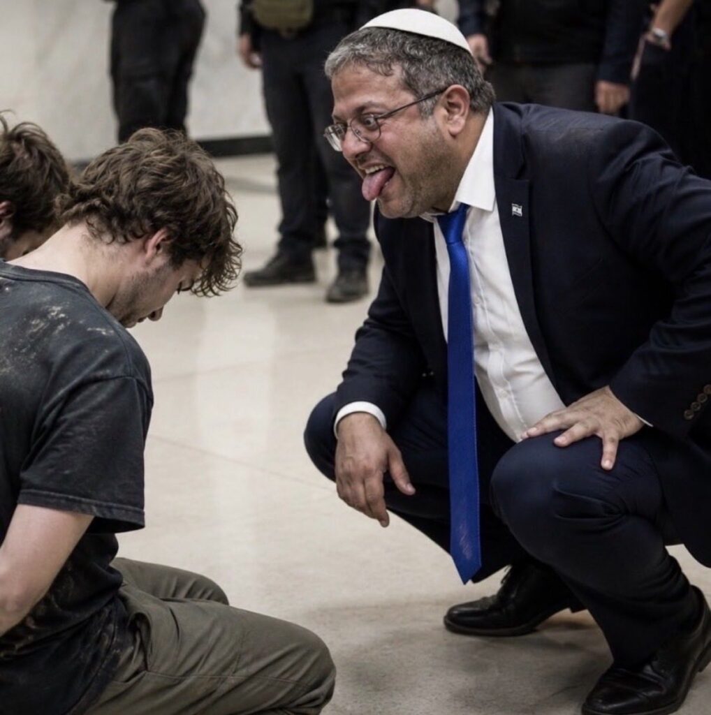 Ben-Gvir fait construire des potences équipées de tribunes afin que les gens puissent assister à la pendaison de prisonniers palestiniens. Il transforme les exécutions en spectacle. Sadisme national.