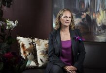 LES ROTHSCHILD ONT CRÉÉ HITLER ?Ariane de Rothschild, banquière française (issue de la famille Rothschild), a confié à Epstein que sa famille avait soutenu Hitler dans sa politique de destruction massive afin d’accroître son pouvoir. Ariane de Rothschild, banquière française (issue de la famille Rothschild), a confié à Epstein que sa famille avait soutenu Hitler dans sa politique de destruction massive afin d'accroître son pouvoir.