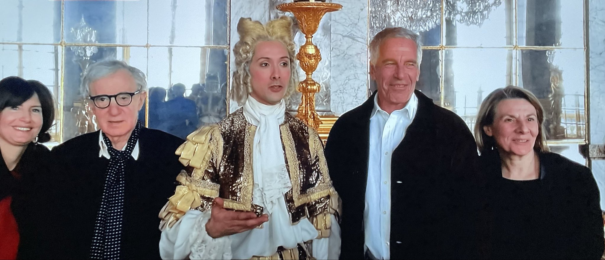 À gauche (à côté de Woody Allen), Caroline Lang. À droite (à côté de Jeffrey Epstein), Catherine Pégard, actuelle ministre de la Culture. Comme nous vivons en Ripoublique, ni l'une ni l'autre n'ont été entendues à ce jour.