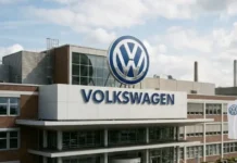 L’histoire n’est qu’un éternel recommencement Ford, General Motors et le Troisième Reich : une collaboration “hautement profitable et maintenant Volkswagen envisage un contrat d’armement avec Israël, selon le Financial Times Volkswagen n'est d'ailleurs pas totalement étranger au secteur militaire. Le groupe produit déjà des camions militaires via une coentreprise entre MAN et Rheinmetall. Et historiquement, le constructeur a fabriqué des véhicules militaires et des bombes volantes V1 pendant la Seconde Guerre mondiale, un passé qui rend cette annonce encore plus chargée de symboles, je vous passe les détails.