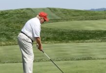 Les Gardiens de la Révolutions iraniens ont annoncé samedi avoir attaqué des “bases ennemies” dans la région, après des bombardements américains sur des installations de radar en Iran. « Ce crétin à la peau orange vient d'appeler CBS depuis son club de golf à Doral, en Floride, et a déclaré que la guerre avec l'Iran est "pratiquement terminée !" » Très complet. Pratiquement. Huit familles viennent de recevoir le pire coup de fil de leur vie et ce gros escroc est tranquillement installé dans une voiturette de golf à expliquer à un journaliste que tout est réglé. Comme s'il parlait d'une simple rénovation dans un de ses hôtels en faillite. Vous savez ce que son propre ministère de la Défense a publié le même jour ? « Nous ne faisons que commencer le combat » et « aucune pitié ». Le commandant en chef affirme que c'est terminé. Son propre Pentagone prétend que ça ne fait que commencer. Ce n'est pas de la communication contradictoire. C'est un homme qui a complètement perdu le contrôle de la situation et qui invente n'importe quoi depuis son transat pendant que les adultes continuent de larguer des bombes. Et vous savez qui d'autre pense que « très complet » est une foutaise ? Ce putain de Benjamin Netanyahu. Il y a deux jours, Bibi promettait « de nombreuses surprises » pour la prochaine phase. Le chef d'état-major de l'armée israélienne a déclaré que la guerre « continuera probablement longtemps ». 81 % des Israéliens soutiennent les frappes. 63 % souhaitent qu'elles se poursuivent jusqu'à la chute du régime. Ils font pression pour des élections anticipées afin que Netanyahu puisse profiter de cette guerre pour remporter la victoire. Der Spiegel a qualifié la situation de « rêve devenu réalité pour Netanyahu ». Très complet ? Netanyahu n'a même pas encore abordé le meilleur, espèce d'idiot ! Il vise un changement de régime et doit gagner une élection. Il se fiche éperdument des sentiments de Donald Trump. Trump cherche à se retirer et Netanyahu commande une autre tournée. Et voilà le comble. Le ministre israélien de la Défense a admis qu'ils planifiaient déjà une frappe contre l'Iran mi-2026 et que Netanyahu s'était fixé pour objectif d'assassiner Khamenei dès novembre 2025. Ce n'est pas toi qui as déclenché cette guerre, Donald. Tu t'es laissé entraîner par un type qui manipule les gens depuis bien avant que tu ne découvres comment ruiner un casino. Et maintenant, tu te retrouves au beau milieu d'un véritable enfer mondial à te demander pourquoi il fait si chaud. Laissez-moi vous expliquer ce que signifie « très complet » dans la réalité. Le Brent a grimpé jusqu'à 119,50 dollars le baril lundi matin. Puis, il s'est effondré d'environ 30 % après l'interview de Trump sur CBS. Le marché a interprété « très complet » comme signifiant : « Ce type est mort de trouille et cherche à se défiler. » Ils ont littéralement anticipé sa lâcheté en temps réel. Mais même après cette chute de 30 %, le prix du pétrole a encore augmenté de 50 % depuis que ce génie a commencé à bombarder l'Iran. Le mal est fait. On ne redresse pas une économie en ruine avec un coup de fil depuis un club de golf. Le détroit d'Ormuz est fermé. Saudi Aramco réduit sa production. Le prix de l'essence aux États-Unis devrait atteindre quatre dollars le gallon. L'indice Nikkei a chuté de 5 %. Le KOSPI sud-coréen a reculé de 6 %. Les analystes mettent en garde contre une stagflation similaire à celle des années 1970. Huit Américains sont morts. Onze drones Reaper ont été abattus. Les 100 premières heures de combat ont coûté 3,7 milliards de dollars. Cinquante mille soldats sont déployés. Le CENTCOM prévoit des opérations jusqu'en septembre. Et son grand coup ? Il a « quelqu'un en tête » pour diriger l'Iran. Quelqu'un en tête. Pour un pays de 88 millions d'habitants. Une civilisation qui existe depuis 5 000 ans. Comme s'il choisissait un responsable d'équipe pour un foutu fast-food. Voilà qui est Donald Trump. Voilà ce qu'il fait. À chaque fois. Il détruit tout sur son passage, proclame sa victoire au milieu du chaos et laisse à d'autres le soin de réparer les dégâts. Sauf que cette fois-ci, Netanyahu ne le laissera pas partir. Le Pentagone ne le laissera pas partir. Les marchés pétroliers ne le laisseront pas partir. La réalité ne le laissera pas partir. La guerre est totalement achevée. L'économie est totalement achevée. Sa présidence est totalement achevée. Il a raison sur un point. Quelque chose est définitivement putain de terminé. ~ Gman (via. J'adore l'Australie) » Avant de partir…
