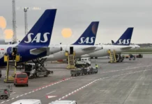 La plus grande compagnie aérienne de Scandinavie est devenue le premier grand transporteur européen à supprimer des vols en raison de la flambée des prix du carburant déclenchée par la guerre américano-iranienne. La plus grande compagnie aérienne de Scandinavie est devenue le premier grand transporteur européen à supprimer des vols en raison de la flambée des prix du carburant déclenchée par la guerre américano-iranienne.