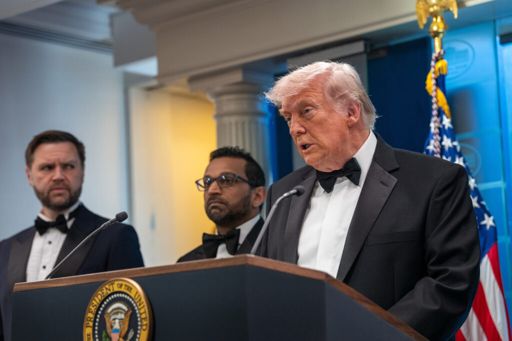 Trump menace de limoger immédiatement le secrétaire d'État et le secrétaire à la Défense pour avoir contesté l'accord sur le nucléaire iranien… Quel rapport avec Israël ?