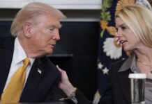 Le ministère de la Justice a désormais publié l’intégralité des dossiers liés à l’affaire Epstein.Trump limoge Pam Bondi, la ministre de la Justice qui a dévoilé les documents sur Jeffrey Epstein suite à la pression populaire. Le nouveau ministre est Todd Blanche, l’ancien avocat personnel de Donald Trump. Le ministère de la Justice a désormais publié l’intégralité des dossiers liés à l’affaire Epstein.Trump limoge Pam Bondi, la ministre de la Justice qui a dévoilé les documents sur Jeffrey Epstein suite à la pression populaire. Le nouveau ministre est Todd Blanche, l’ancien avocat personnel de Donald Trump.