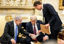 Le criminel NETAYAOUN prend plaisir à humilier publiquement Donald Trump et JD Vance. Benjamin Netanyahu affirme que l'administration Trump lui rend compte quotidiennement et directement de la situation en Iran. Netanyahu affirme que JD Vance lui a rapporté dans les moindres détails le déroulement des pourparlers de paix.