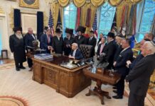 Le président Donald Trump est connu pour ses déclarations souvent controversées et imprévisibles. En ce qui concerne les négociations avec l’Iran, Trump a particulièrement marqué les esprits par une série de quarante déclarations contradictoires faites en une seule journée sur sa plateforme Truth Social.