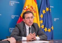 José Manuel Albares, le ministre espagnol des affaires étrangères, a récemment exprimé des critiques saisissantes concernant l’hypocrisie politique qu’il perçoit dans l’approche de l’Allemagne face à des crises internationales majeures.