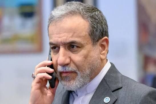 Le ministre iranien des Affaires étrangères, Abbas Araghchi, s'est entretenu par téléphone avec les hauts responsables de l'armée pakistanaise afin de faire le point sur les récents développements, notamment les violations du cessez-le-feu.Les deux parties ont également évoqué un entretien téléphonique récent entre le Premier ministre pakistanais et le président iranien, Massoud Pezeshkian, insistant sur la nécessité de poursuivre la coordination et le suivi des points convenus.La discussion a porté sur les violations du cessez-le-feu commises par le gouvernement israélien en Iran et au Liban.