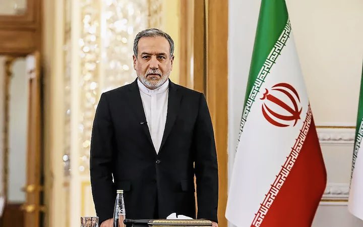DERNIÈRE MINUTE :Le ministre iranien des Affaires étrangères, M. Araghchi, publie une déclaration importante à la suite des frappes américaines menées hier contre l'Iran« Chaque fois qu'une solution diplomatique est sur la table, les États-Unis optent pour une aventure militaire imprudente. S'agit-il d'une tactique de pression grossière ? Ou du résultat d'un saboteur qui, une fois de plus, entraîne le président américain dans un nouveau bourbier ?Quelles que soient les causes, le résultat est le même : les Iraniens ne cèdent jamais à la pression et la diplomatie en est toujours la victime.De plus, la CIA se trompe. Notre stock de missiles et notre capacité de lancement ne sont pas à 75 % par rapport au 28 février. Le chiffre correct est de 120 %.Quant à notre état de préparation pour défendre notre peuple : 1 000 %. » 