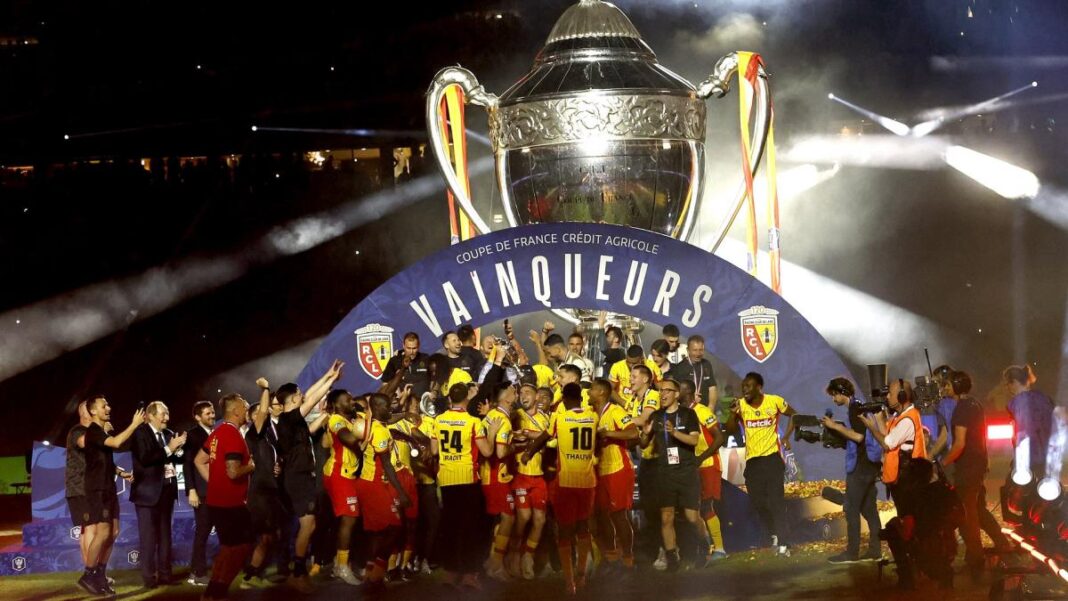 𝐀𝐩𝐫𝐞̀𝐬 𝟏𝟐𝟎 𝐚𝐧𝐬 𝐝'𝐚𝐭𝐭𝐞𝐧𝐭𝐞... 🏆 Le Racing Club de Lens remporte la première Coupe de France de son histoire !!! 𝐀𝐩𝐫𝐞̀𝐬 𝟏𝟐𝟎 𝐚𝐧𝐬 𝐝'𝐚𝐭𝐭𝐞𝐧𝐭𝐞... 🏆 Le Racing Club de Lens remporte la première Coupe de France de son histoire !!!