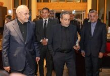 Complot d’assassinat iranien déjoué Les États-Unis ont indirectement informé l’Iran de projets d’assassinat israéliens visant plusieurs hauts responsables iraniens. Après l’assassinat d’Ali Larijani par les forces israéliennes, Washington a contacté plusieurs pays afin de prévenir l’Iran en temps utile de ces projets israéliens. En avril, au moment des négociations entre l’Iran et les États-Unis, Israël a tenté de tuer le chef de la diplomatie iranienne, Araghchi, et le chef du parlement iranien, Ghalibaf. À leur retour du Pakistan, deux chasseurs israéliens ont tenté de viser l’avion officiel, qui a atterri en urgence à Mashhad pour éviter l’attaque. (NYT) #Israel #Pakistan #Iran