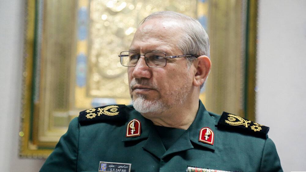 Général Yahya Rahim Safavi : Lancer une frappe nucléaire contre l’Iran serait la décision la plus illogique qui soit.La superficie de l’Iran est d’environ 1,6 million de kilomètres carrés. Une partie importante du territoire du pays est désertique, et une frappe nucléaire tactique infligerait sans aucun doute des dégâts graves et tragiques à l’Iran, entraînant de nombreuses victimes.Malgré cela, une frappe nucléaire tactique ne détruirait pas l’Iran, et l’étendue de son territoire permettrait au pays de survivre.Cependant, en riposte, nous lancerons des frappes directes contre le site nucléaire de Dimona et d’autres centres nucléaires israéliens. Pour un pays aussi petit qu’Israël, cela entraînerait un effondrement bien plus dévastateur. Le choix appartient aux États-Unis. 